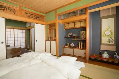 Image de Jusqu'à 9 personnes peuvent rester! À 10 minutes à pied de la gare Dogo Onsen, c'est un lieu idéal pour faire du tourisme.