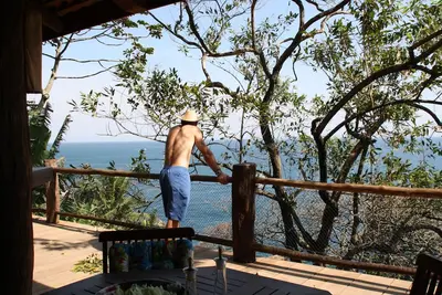 Image de Maison sur la côte avec accès exclusif à la mer.