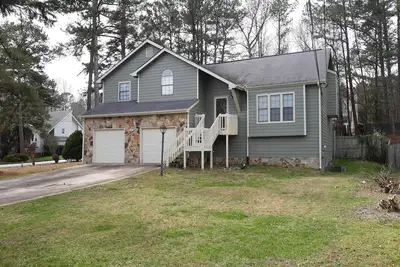 Image de 4 chambres / 3 salles de bain Decatur, Géorgie Pour toute la famille près des I-20 et I-285