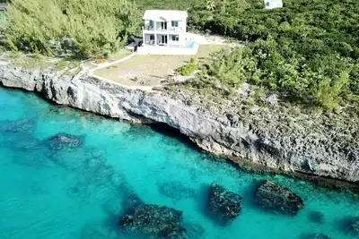 Image de Maison neuve avec piscine privée! Kayaks et générateur! 10% de réduction de septembre à novembre!