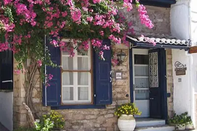 Image de Pour Spitaki Main Building