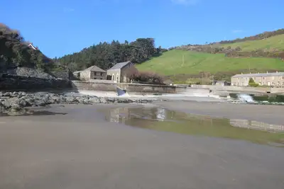 Image de Magnifique conversion de niveau inversé située sur le front de mer dans un pittoresque hameau rural au sud