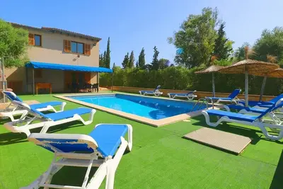 Image de Villa avec piscine privée dans un cadre champêtre, près des plages fantastiques et des jolis villages!