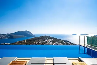 Image de Une magnifique villa orientée sud avec piscine à débordement et vue imprenable sur la mer