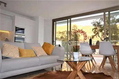 Image de Offre de lancement - Luxueux appartement avec 2 chambres, 2 salles de bain près de la plage