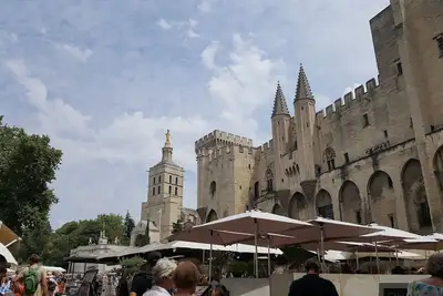 Image de Studio avec mezzanine et piscine à proximité d Avignon