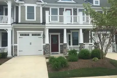 Image de Belle maison de ville dans la communauté très acclamée de Bayside