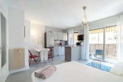Image de Spacieux studio au calme avec terrasse, climatisé, idéalement situé