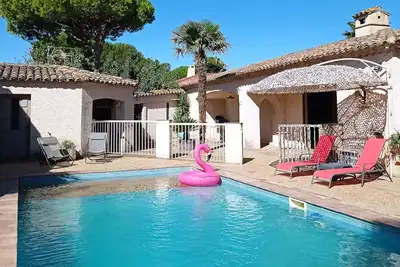 Image de Villa Grand Confort piscine privée 4 ch wifi clim 10 km mer
