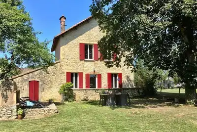 Image de Magnifiquement restaurée maison de 3 chambres avec piscine privée et barbecue.