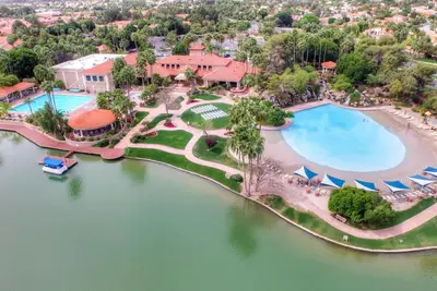 Image de Condo meublé de luxe dans les lacs de Val Vista à côté du Club House