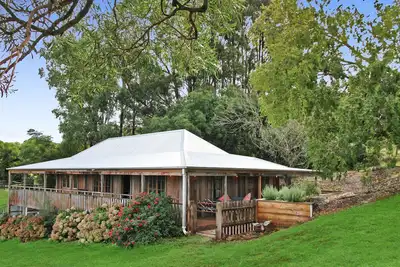 Image de Nouveau- Chalet de montagne magnifiquement rénové avec vue sur l'océan