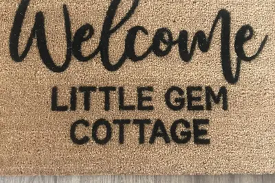 Image de Cottage doux et confortable avec un mélange de style moderne et vintage vous attend!