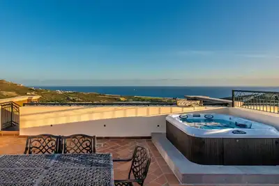 Image de Nouveau! Condo Penthouse privé avec vue sur l'océan et superbes équipements de villégiature!