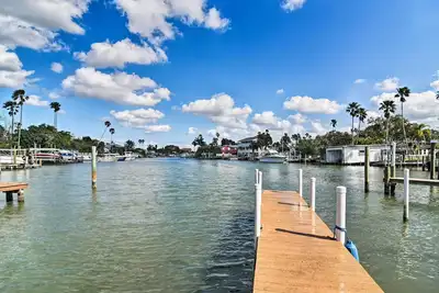 Image de Nouveau! Indian Rocks Beach Accueil w / Dock, à pied de la plage