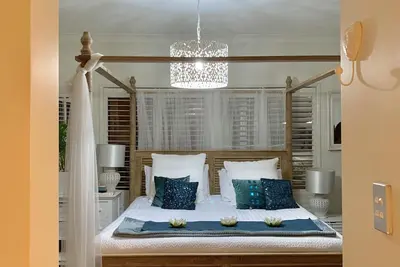Image de Maison élégante sophistiquée au coeur de Carindale avec toutes les commodités.