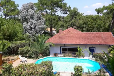 Image de Villa L'Oustal avec piscine entre lac et océan pour 10 personnes