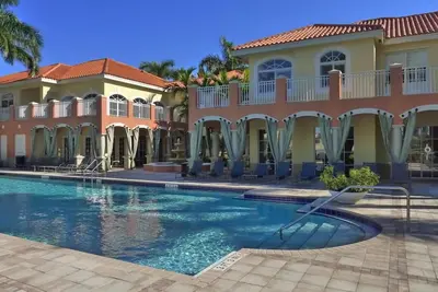 Image de Penthouse Suite, Retraite piscine de luxe à Palm Beach Gardens, en Floride