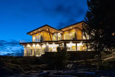 Image de Pointhouse Ă Sargeant Bay-architecture dramatique pour correspondre Ă magnifique front de mer