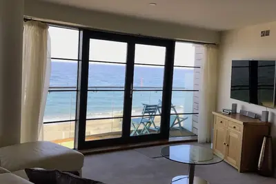Image de Beachside, superbe appartement avec vue sur la mer et le port