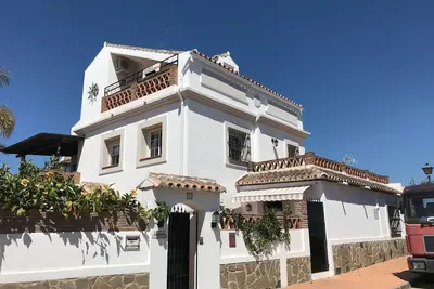 Image de Villa de style italien Ă 300m de la plage Ă San Pedro!