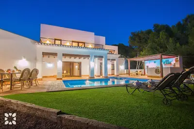 Image de Villa Waterfront by Abahana Villas