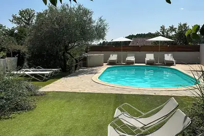Image de Villa 12 couchages, haut niveau de confort, Ă 10 mn Ă pied du centre d'Anduze.