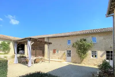 Image de Gite en campagne avec piscine à proximité du marais poitevin
