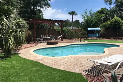Image de Maison avec piscine à 3 chambres à Neptune Beach, Floride