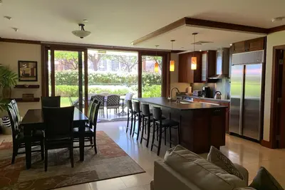 Image de Villa de 3 chambres \/ 3 salles de bain au rez-de-chaussée pour les familles!