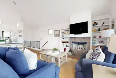 Image de Maison de campagne Hill-friendly avec terrasse meublée confortable, table de ping-pong