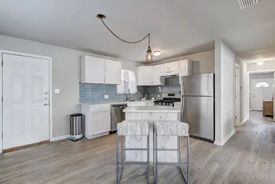 Image de Animaux acceptés! Maison originale de trois chambres avec cour clôturée