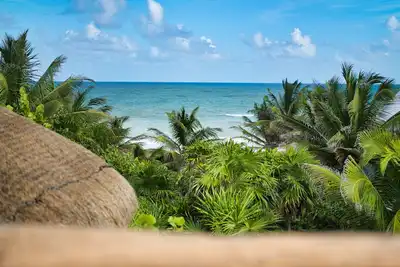 Image de Iconic Beach Villa with 3br & Ocean View Rooftop