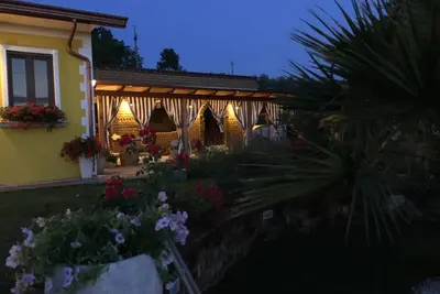 Image de Piscine PRIVÉE. . . Parfaite Pour HÉBERGER Des Amis. . .