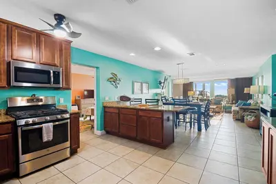 Image de Direct luxury ocean paradise rental for sleeping to the sounds of the waves.
