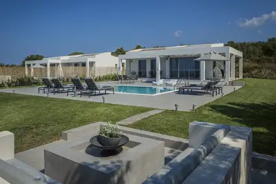 Image de Romeo & Juliet Villas - Superbes nouvelles villas modernes à Svoronata