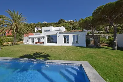 Image de Fantastique villa avec piscine et vue sur la mer, pour 8 perso. Wifi