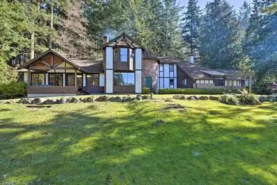 Image de Nouveau! Camano Island Family House avec bain à remous et terrasse!