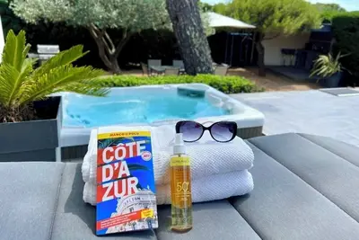 Image de Villa à St-Raphaël avec spa privé, jardin clos et terrasse – plage à 5 min