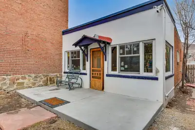Image de Nouveau! Maison historique avec porche au centre-ville de Salida!