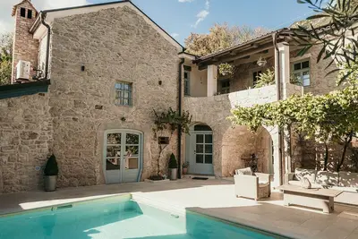 Villa en pierre rustique avec piscine privée près de Crikvenica