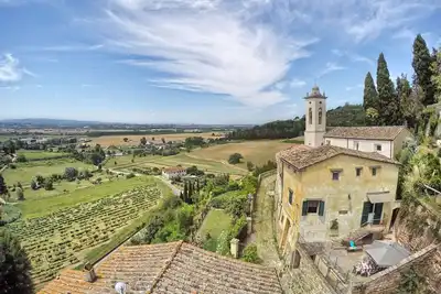 Résidence dans un village médiéval   dans le centre de la Toscane,