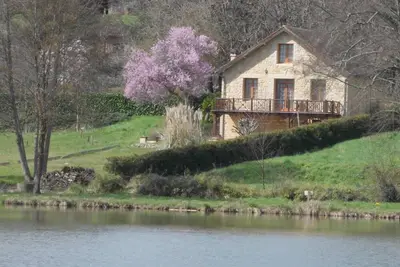 Image de Maison au bord du lac de Grolejac, près de Sarlat, Dordogne, France