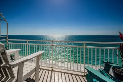 Image de * Condo Penthouse 2 Story * Condo en bord de mer récemment rénové! Balcon privé!