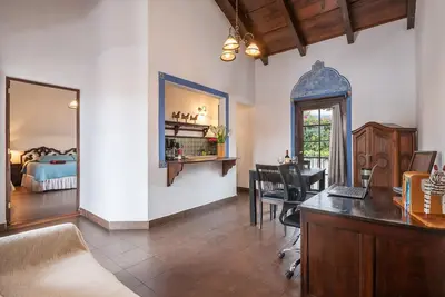 Image de Appartement central avec balcon privé et vue