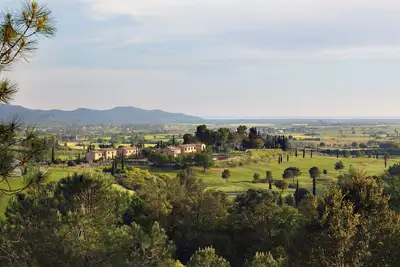 Image de La Ginestra au coeur d'un parcours de golf à proximité de plages spectaculaires