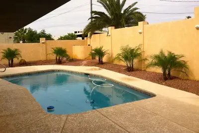 Image de 3 Bd / 2 Ba Pool Home W / Garage & Rv Parking