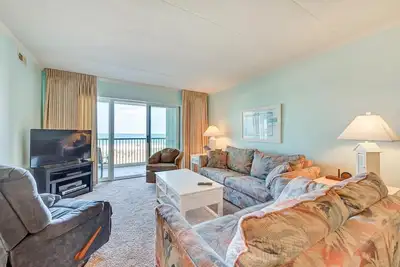 Image de Direct Ocean Front 2 chambres 2 salle de bain condo avec piscine extérieure!