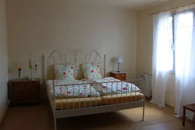 Image de Maison d'hôtes offrant la douceur de vivre directement sur le Canal du Centre.