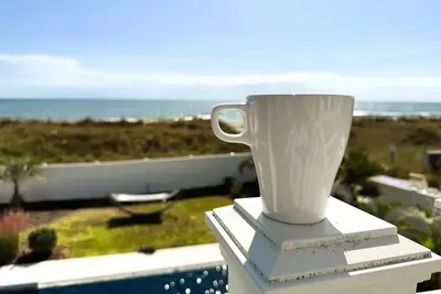 Image de Bailey's Blue Ocean View, 5 Br Ocean Front Luxury Home w/Infinity Pool